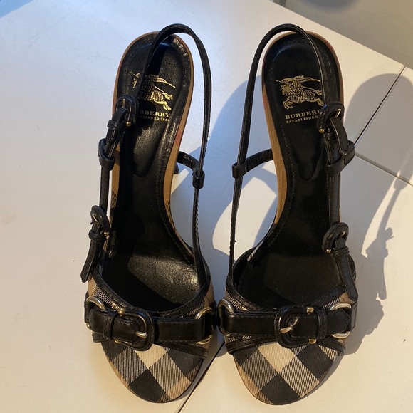 Burberry open toe size 8.5 - Picture 1 of 7